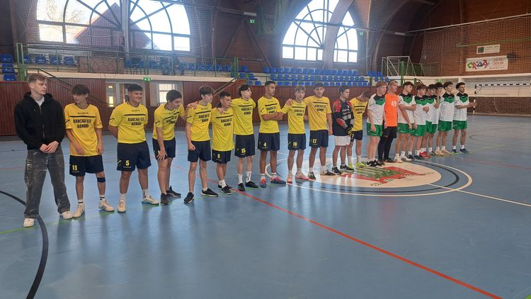  Futsal ezüstérem bezsámoló